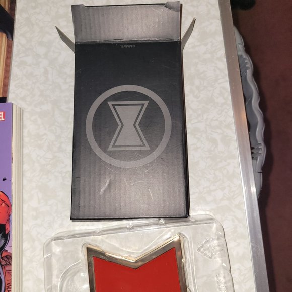 Comics & Collector's Pin & Figure Set-$75 obo - Picture 4 of 15